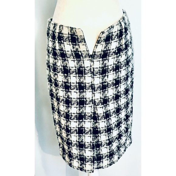 Fuzzy wool pencil skirt knee length in black and white houndstooth- Size 6 - Picture 7 of 11